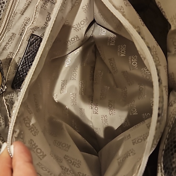 EUC Michael Kors Hamilton snakeskin bag - Picture 10 of 16